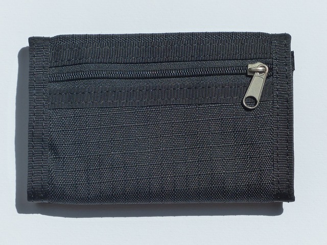 černá peněženka na zip